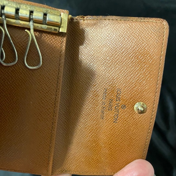 Louis Vuitton Monogram Key Holder - Picture 6 of 8